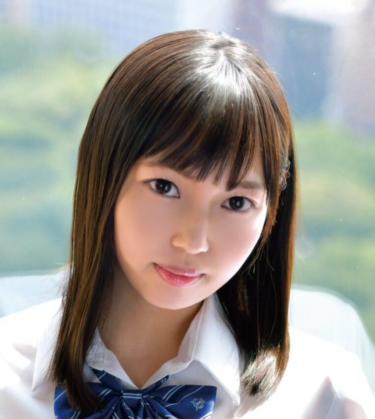 夏木なるみ – 天使の笑顔と小悪魔なギャップがたまらない若き実力派